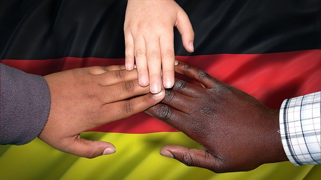 Versicherer informieren über Schutz bei der Flüchtlingshilfe